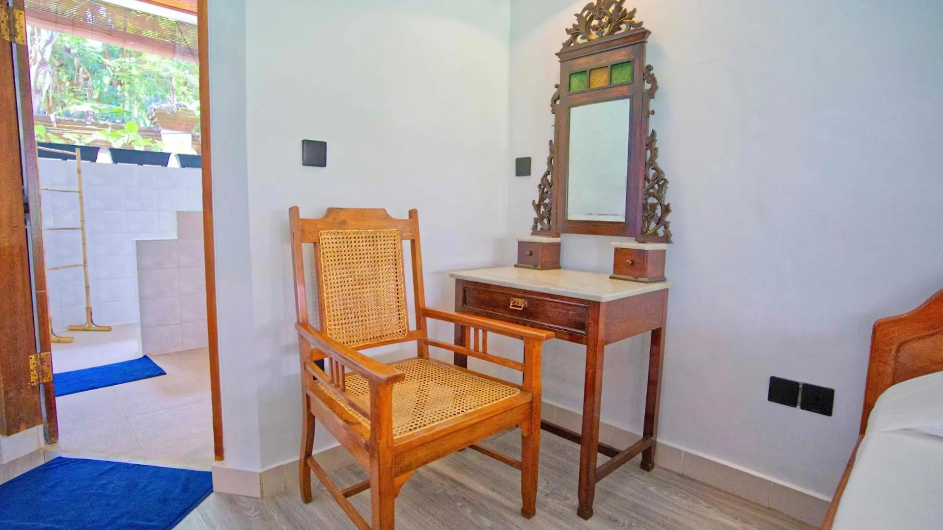 Uns Hotel - Bali Legian