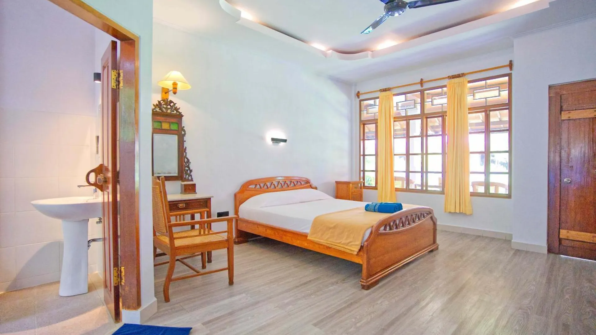 Uns Hotel - Bali Legian