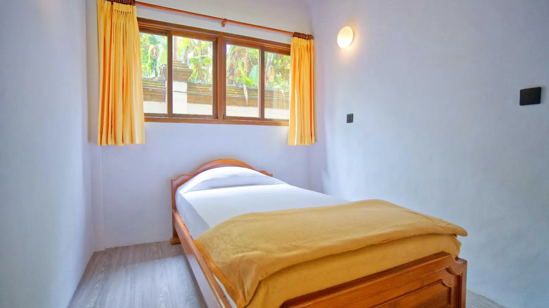 Uns Hotel - Bali Legian