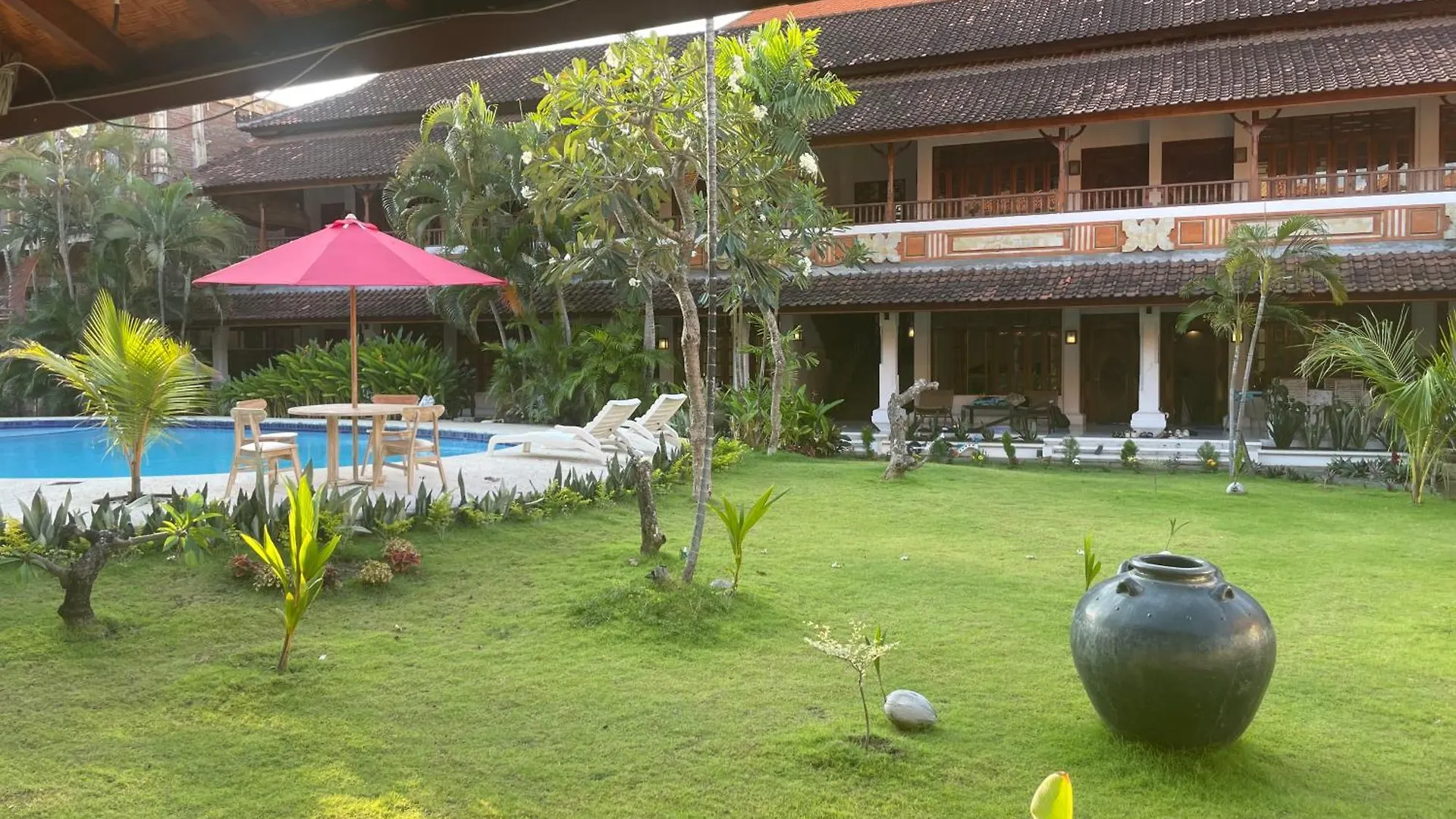 Uns Hotel - Bali Legian